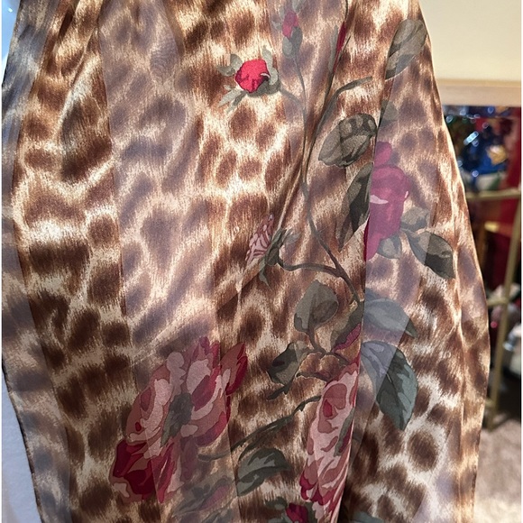 🌟HP🌟VTG Lauren Ralph Lauren Silk Chiffon & Satin Animal Print & Red Rose Scarf - Picture 3 of 6